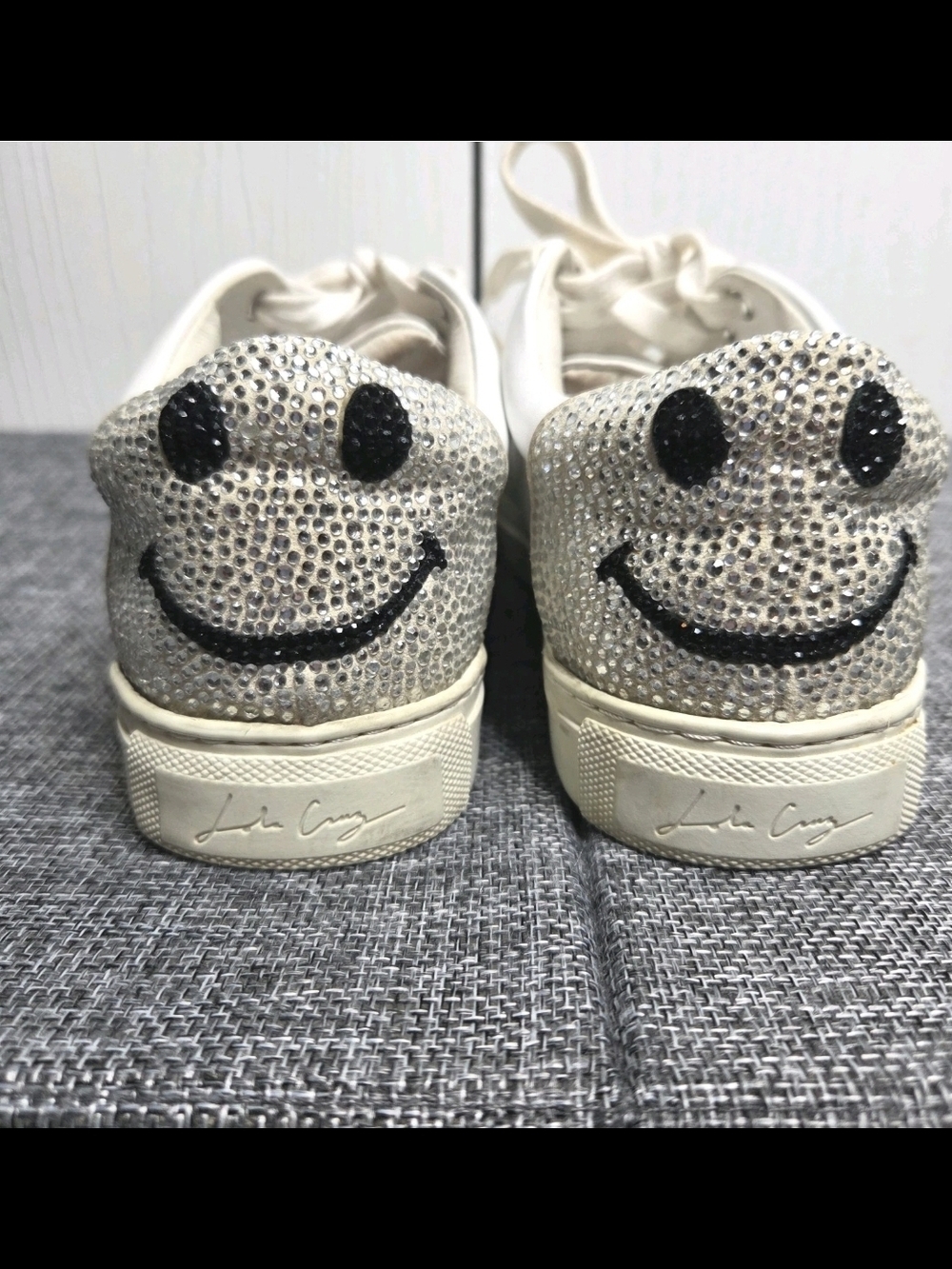 Lola Cruz Smiley Face White Sneakers 6.5 Leather Casual Comfort Shoes